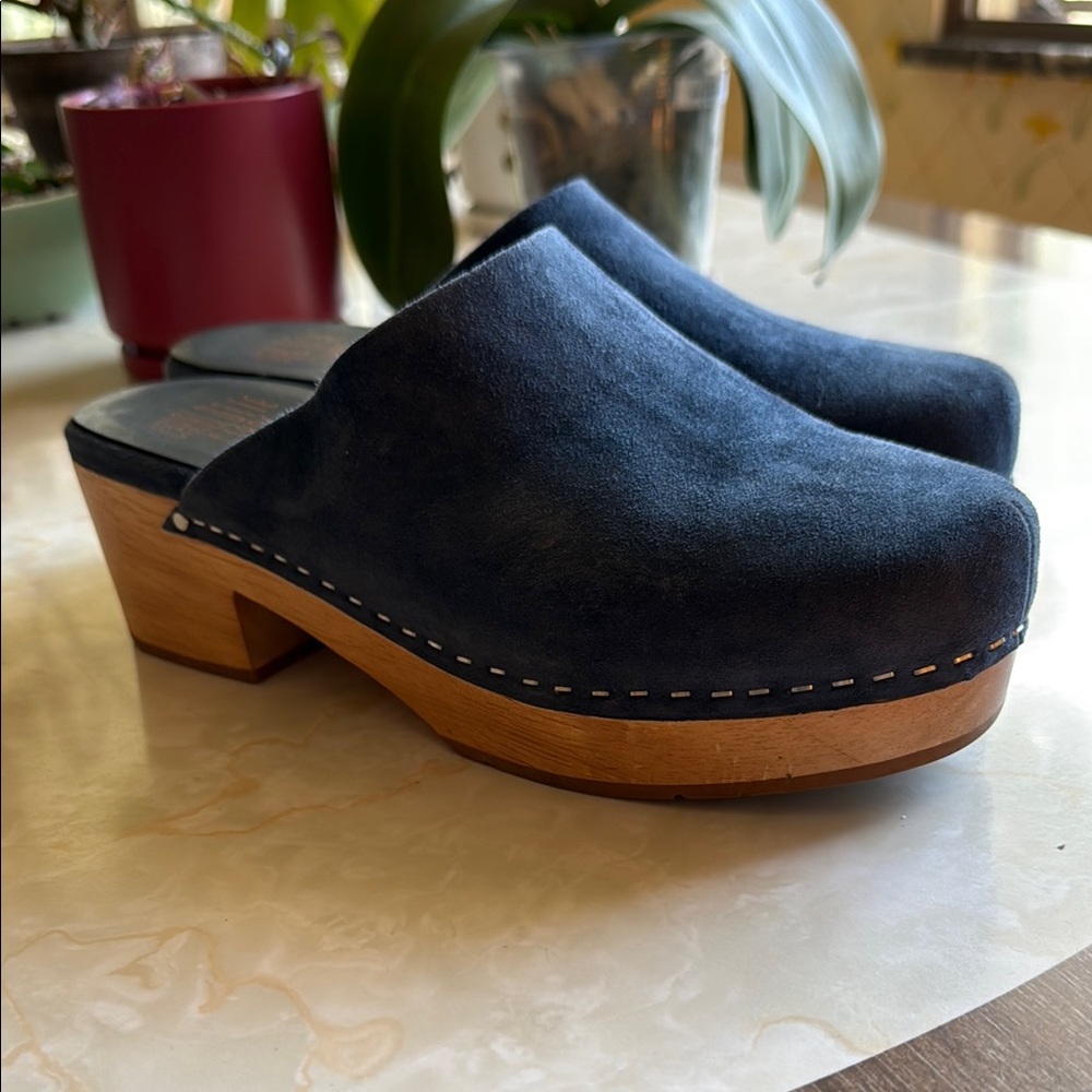 Women's Suede Clogs in Navy Blue